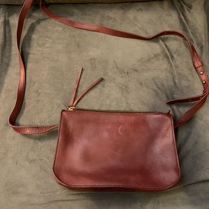 madewell simple crossbody in cabernet